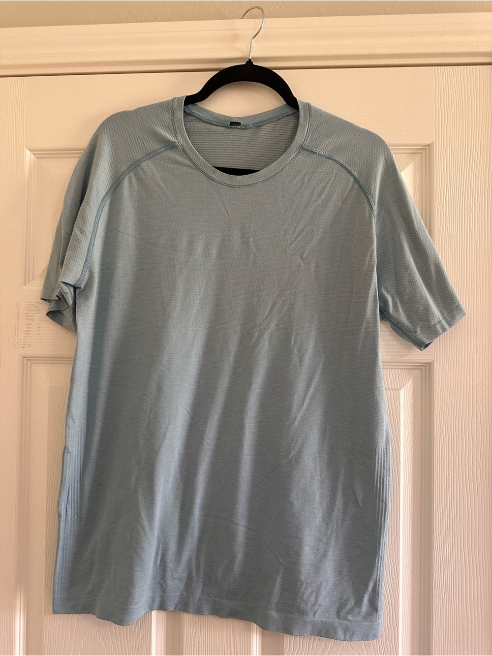 Lululemon Men's Blue T-shirt - L